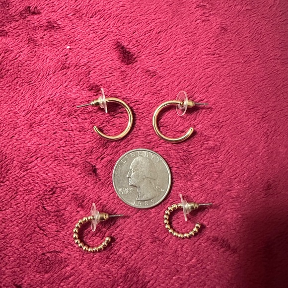 2 pair Gold Trendy Francesca's Earrings - Picture 4 of 6